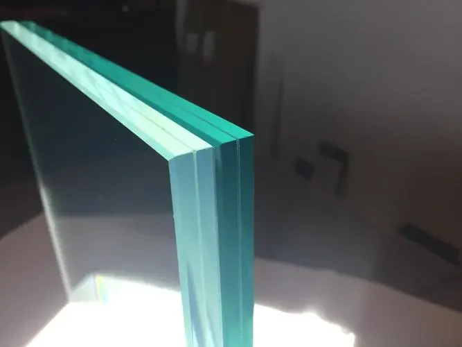 Cross-section diagram of PVB laminated glass insulation layers